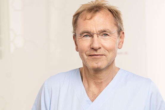 Dr. med. Jörg Puchta, Reproduktionsmediziner am Kinderwunschzentrum an der Oper Dr. med. Jörg Puchta, Reproduktionsmediziner am Kinderwunschzentrum an der Oper