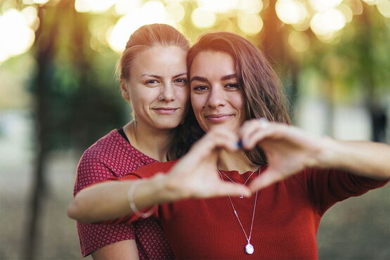 Lesbisches Paar mit Kinderwunsch