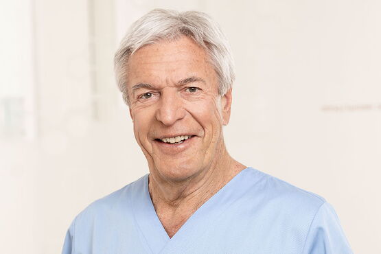 Dr. med. Helmut Lacher, Gynäkologe Kiwu